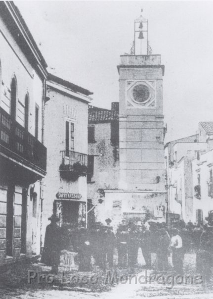 Anno 1915 - Piazza Umberto.jpg